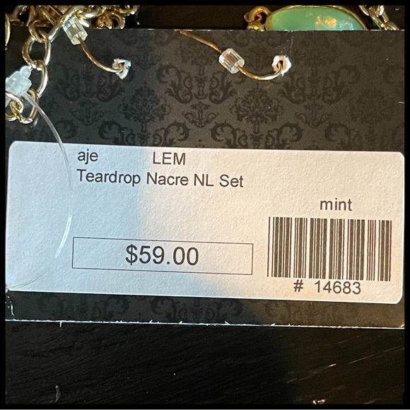 Acrylic Nacre Teardrop Necklace - Picture 8 of 9